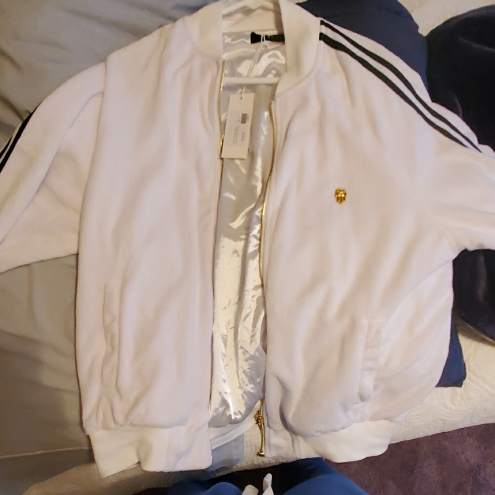 This is a kash sports jacket